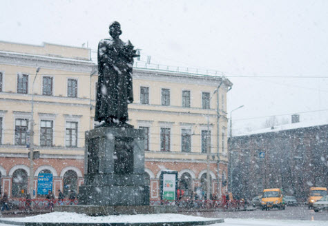 Памятник Ярославу мудрому в Ярославле 
