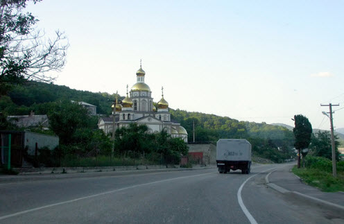 Трасса М27, церковь Ольгинка