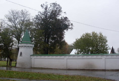 Свято-Успенский девичий монастырь, часть стены с башней достопримечательности трассы М18