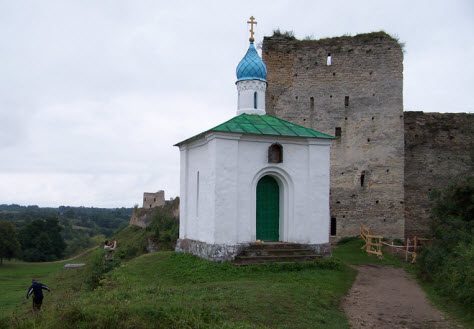 Талавская башня и Корсунская часовня, Изборск, трасса А212