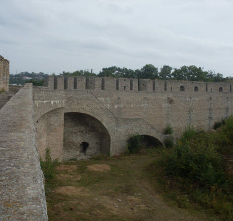 Вид на Нарвскую крепость, достопримечательности трассы М11