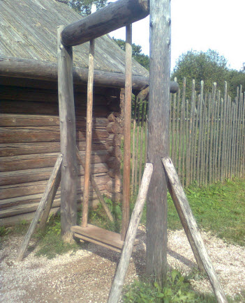 Деревянная качелька, Витославицы, трасса М10