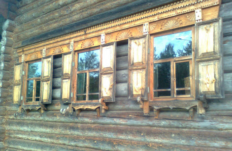 Окна, деревянная изба, достопримечательности трассы М10