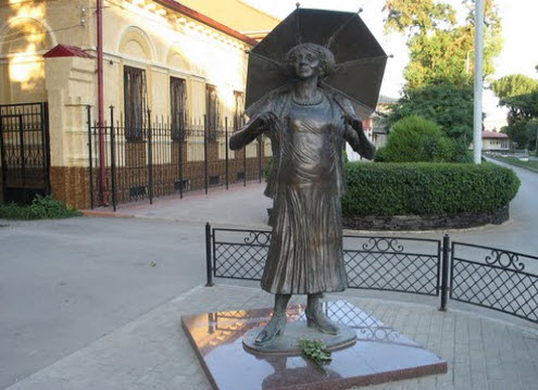 Памятник Фаине Раневской, Таганрог, трасса М23