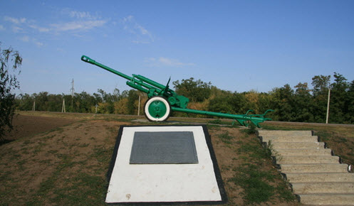Пушка, памятник героям на трассе Р269