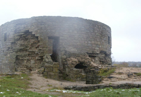 Северная башня Копорской крепости, вид с крепостной стены, достопримечательности трассы М11
