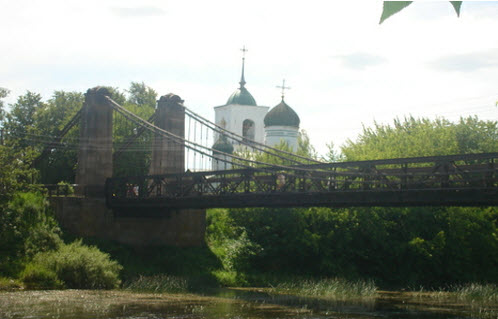 Цепной мост и Никольская церковь в острове