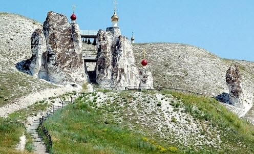 Достопримечательности трассы М4, Костомаровский Спасский монастырь