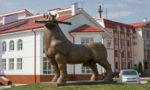 Железный конь у гостиницы Яр, мотели на трассе М4