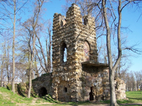 Руины башни в усадьбе Орлова, Стрельна
