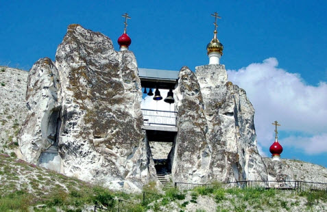 Трасса М4, Костомаровский Спасский монастырь