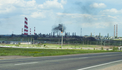 Трасса Р224, газоперерабатывающий завод перед Оренбургом