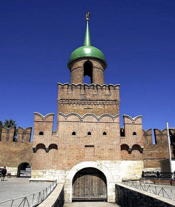 Башня Одоевских ворот тульского кремля, трасса М2