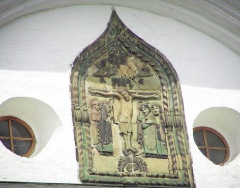 Израсцовый барельеф Успенского собора, трасса А104