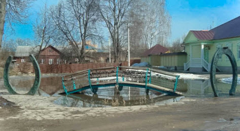 Мост из подков, Дмитров, трасса А104