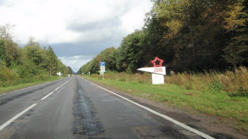 дорога а216, памятник советским воинам