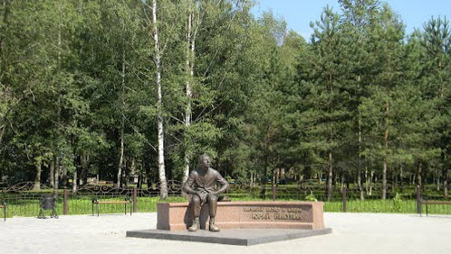 Памятник Юрию Никулину, Демидов, трасса Р130