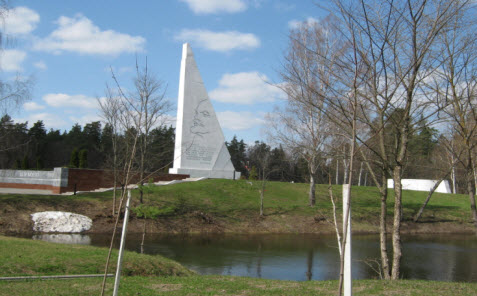 памятник на Партизанской поляне, трасса М3
