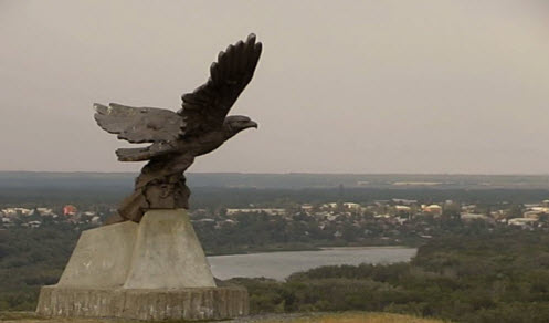 памятник орел, трасса Р271, перед Вешенской