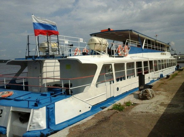 корабль на реке Кама