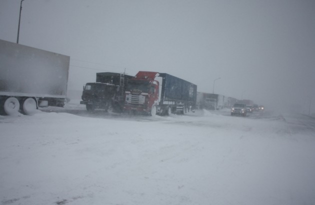 дороги казахстана занесены снегом