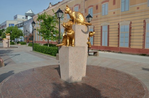 памятник сибирским кошкам в тобольске