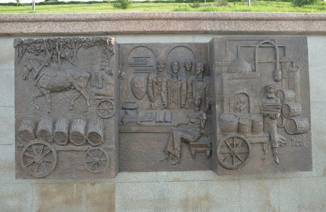 памятник на набережной тобольск тура