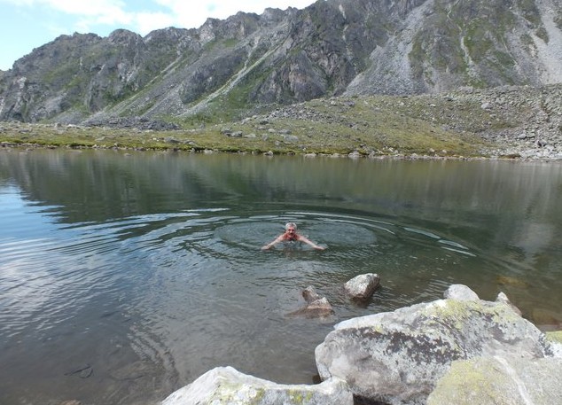 купание в озере артемьева