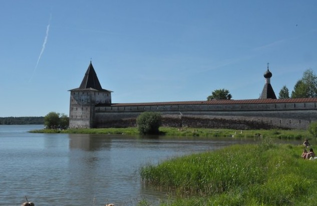 стены монастыря