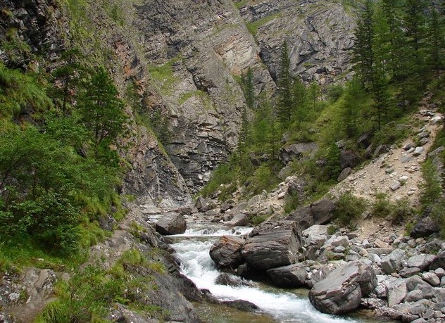 горная река кынгарга на аршане