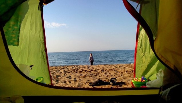 утро в палатке на море