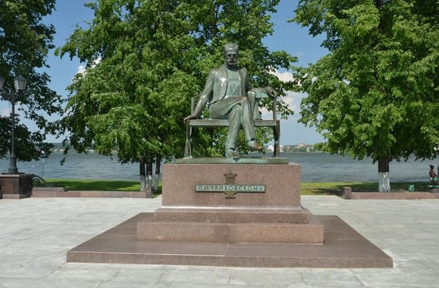 памятник чайковскому сарапул
