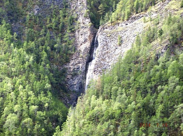 водопад в баргузинской долине