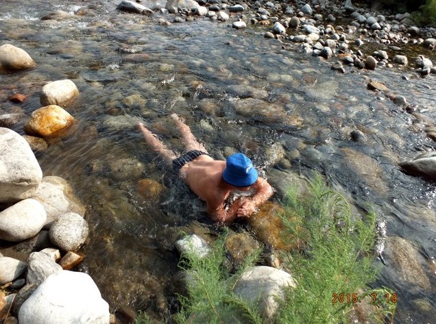 купание в реке алла