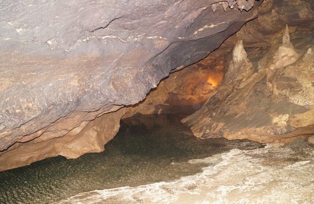 карстовые пещеры