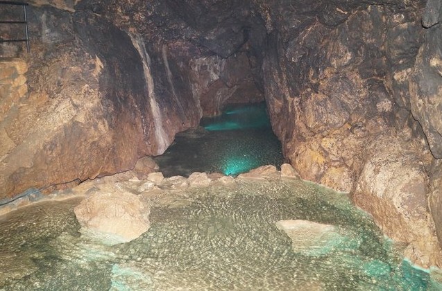 Красные карстовые пещеры Крым возле симферополя