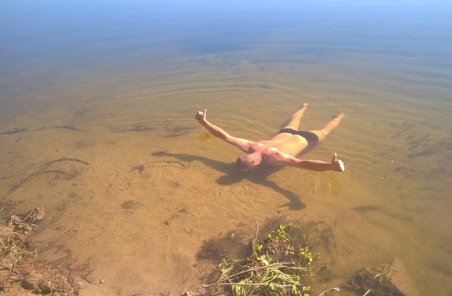 купание в речке ахтуба