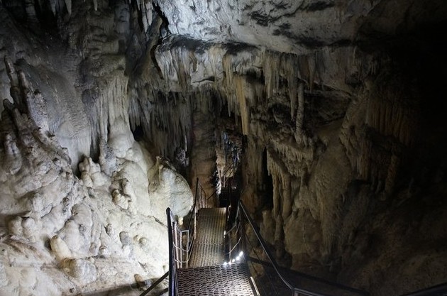 сталактиты в азишской пещере