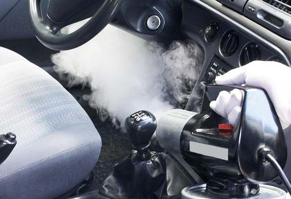 Как избавиться от неприятных запахов в машине: советы