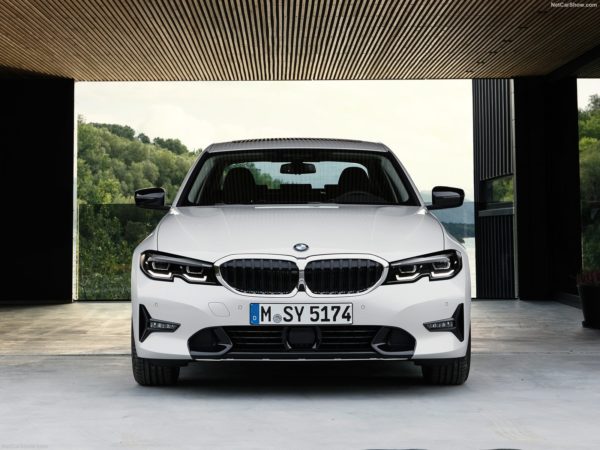 Дизайн и комплектации BMW G20 3-Series 320d xDrive 2019 года