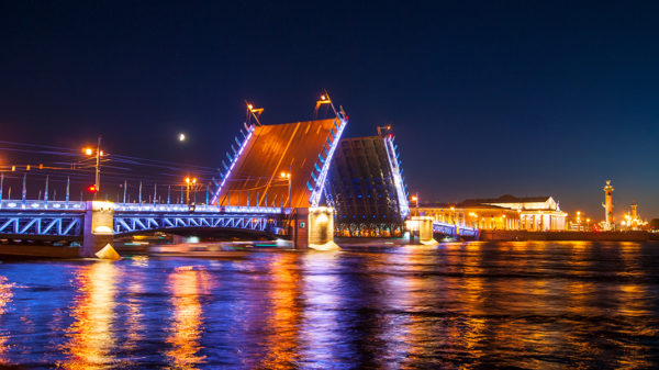 разведение Дворцового моста