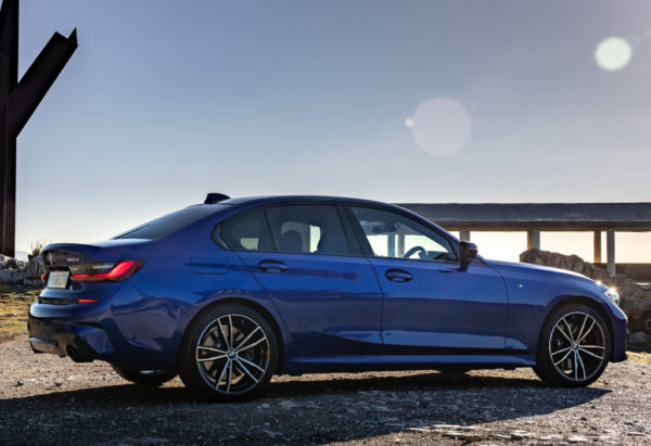 Дизайн и комплектации BMW G20 3-Series 320d xDrive 2019 года