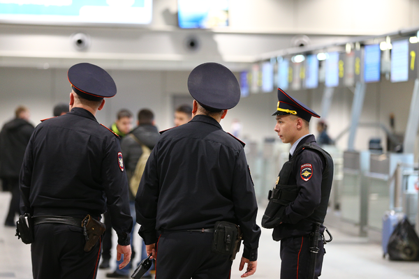 Разрешен ли сотрудникам полиции выезд за границу в 2019 году