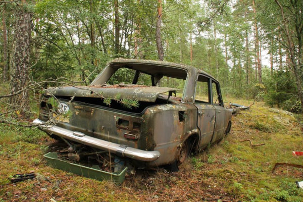 Советские ВАЗы в лесу Финляндии — почему их там бросили
