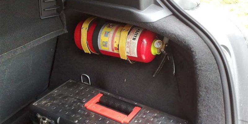 Сколько можно хранить огнетушитель в машине и есть ли у него срок годности