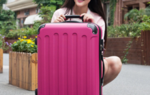 девушка с чемоданом