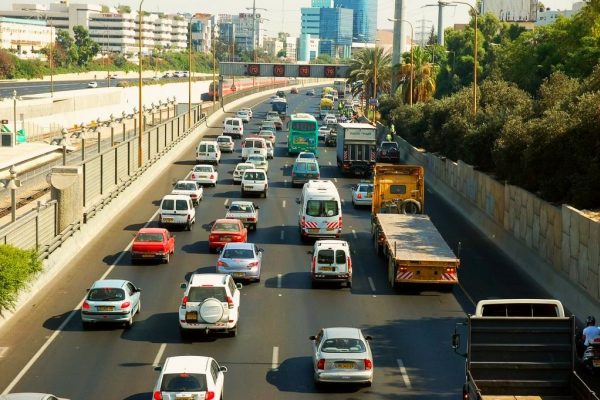 Жесткие правила вождения в Израиле: за что можно получить штраф и лишение