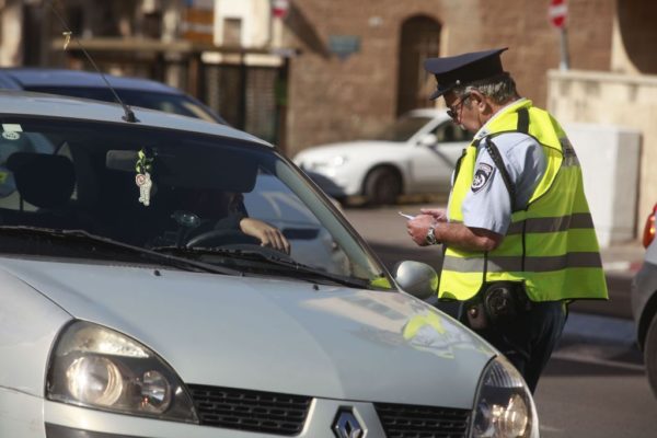 Жесткие правила вождения в Израиле: за что можно получить штраф и лишение