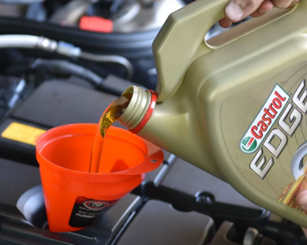 Как понять, что масло в двигателе нужно менять и сколько ходить моторное масло